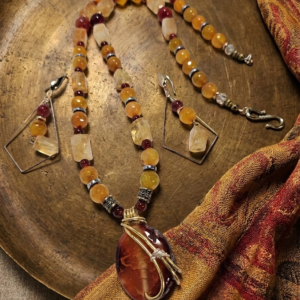 26" Quartz and Agate Beads with Solid Gold Wires Wrapped Around a Brown Agate Pendant. Paired with Geometric Pear shaped Gold Wire earrings with Loose Hanging Agate Beads Positioned Down the Center.